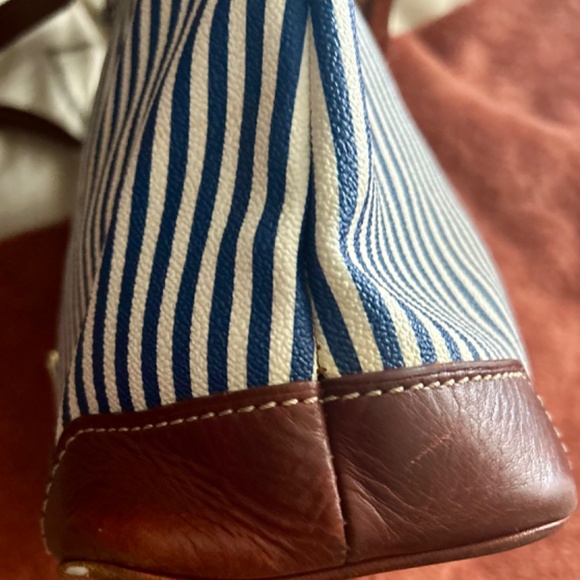 Beautiful and authentic Dooney and Bourke handbag - Picture 6 of 9